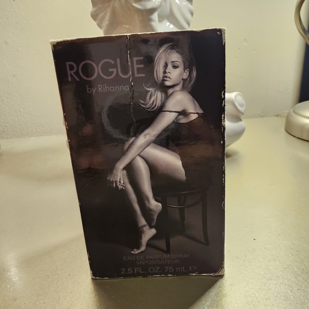 Rihanna ROGUE BODY WATER - Picture 1 of 3